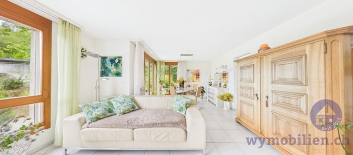 Wohnen mit Feriengefühl – 3.5-Zimmer-Wohnung mit verglastem Balkon - 3
