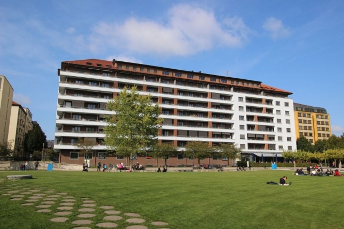 GESCHÄFTSBEREICH MIT FENSTERDEKORATION AUF ZWEI EBENEN - 5