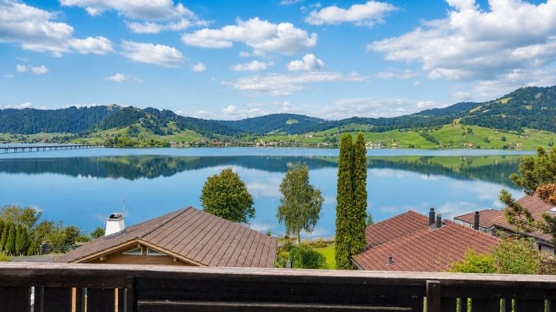 FERIENHAUS MIT SENSATIONELLER SEE- UND BERGSICHT - 1