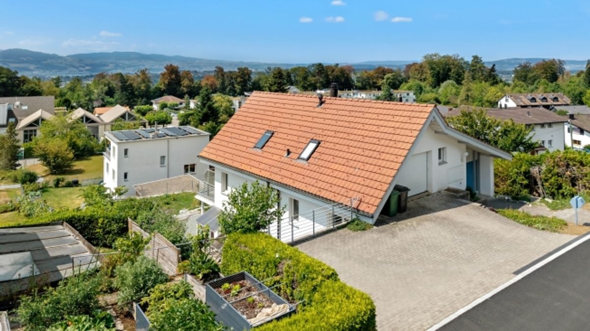 7-Zimmer-Einfamilienhaus mit Einliegerwohnung in Dürnten kaufen - 2