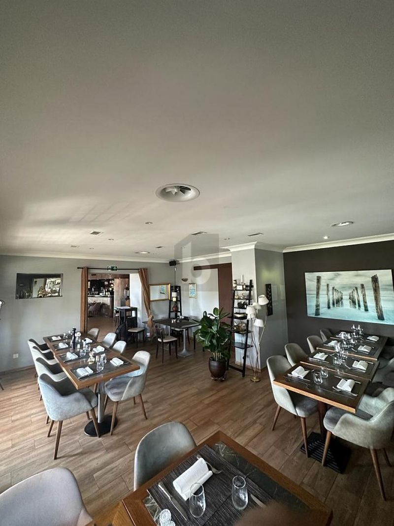 RESTAURANT AVEC FORTE ACTIVITÉ A REMETTRE - 3