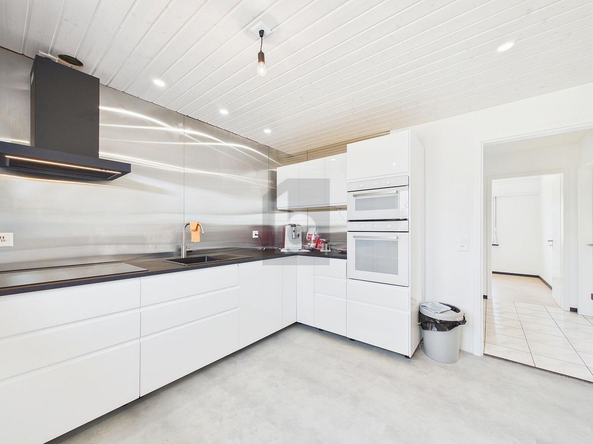 ENERGETISCH SANIERT MIT 1339 M² UMSCHWUNG - 2