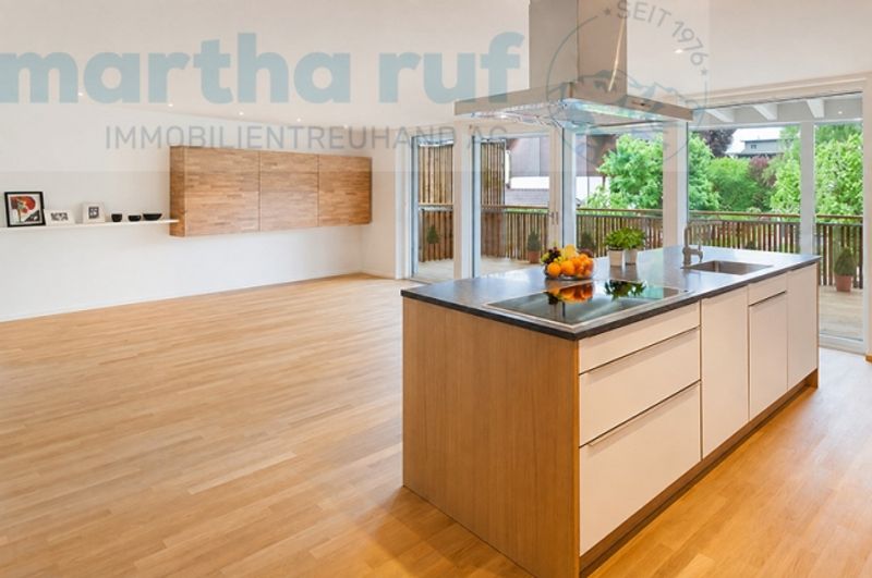 Im Zentrum gelegene, helle 4.5- Zimmer Wohnung mit Lift - 2
