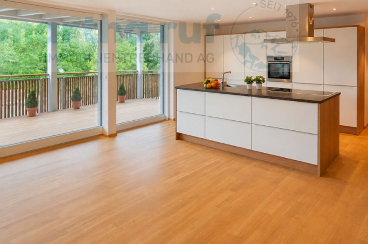Im Zentrum gelegene, helle 4.5- Zimmer Wohnung mit Lift - 2
