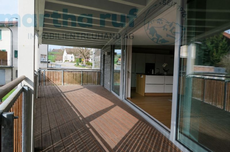 Im Zentrum gelegene, helle 4.5- Zimmer Wohnung mit Lift - 4