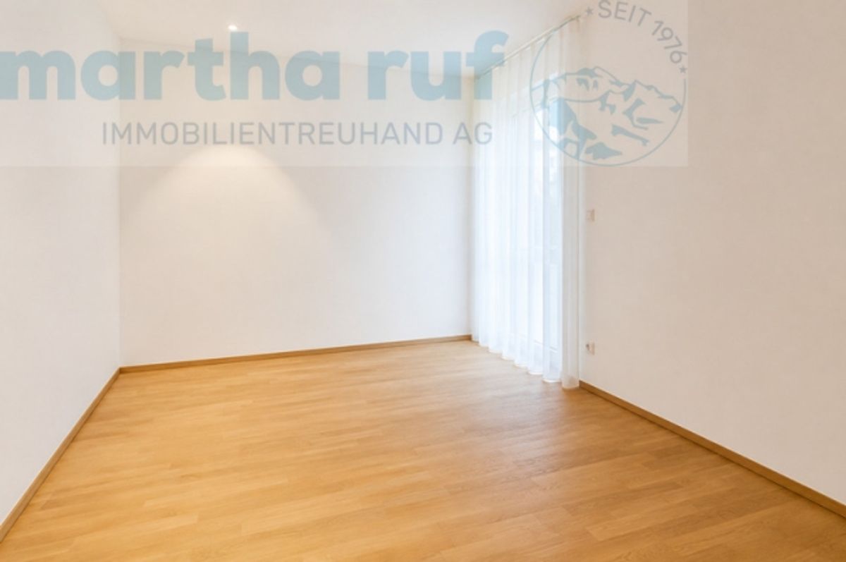 Im Zentrum gelegene, helle 4.5- Zimmer Wohnung mit Lift - 4