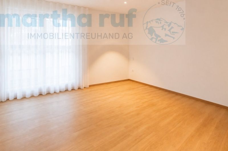 Im Zentrum gelegene, helle 4.5- Zimmer Wohnung mit Lift - 6