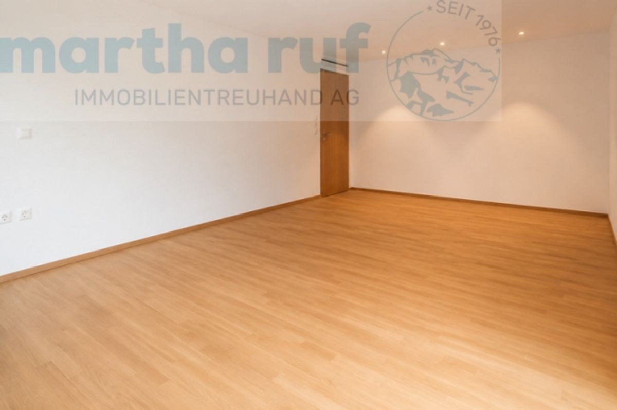 Im Zentrum gelegene, helle 4.5- Zimmer Wohnung mit Lift - 6