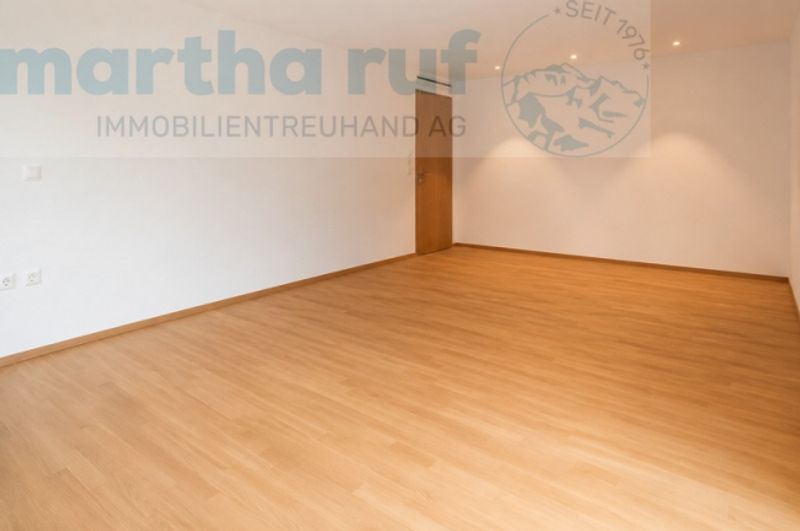 Im Zentrum gelegene, helle 4.5- Zimmer Wohnung mit Lift - 7