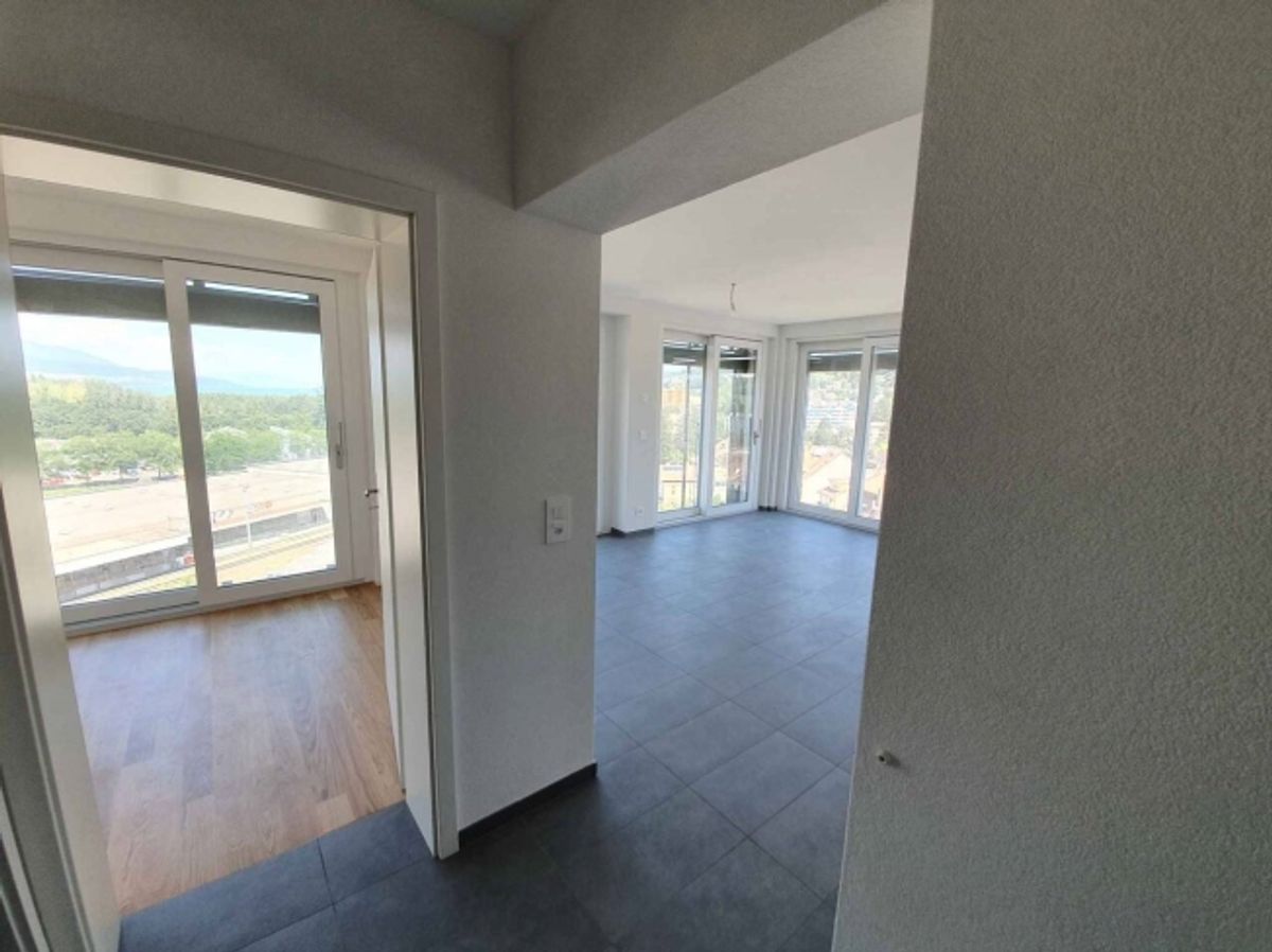 Sehr schöne Wohnung im 9. Stock mit Blick auf den Neuenburgersee und das Jura-Gebirge - 2