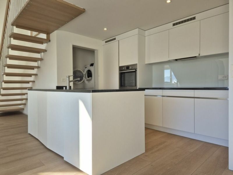 neuwertige 4.5-Zimmer-Maisonette-Wohnung mit Loggia an zentraler Lage in Mels - 1