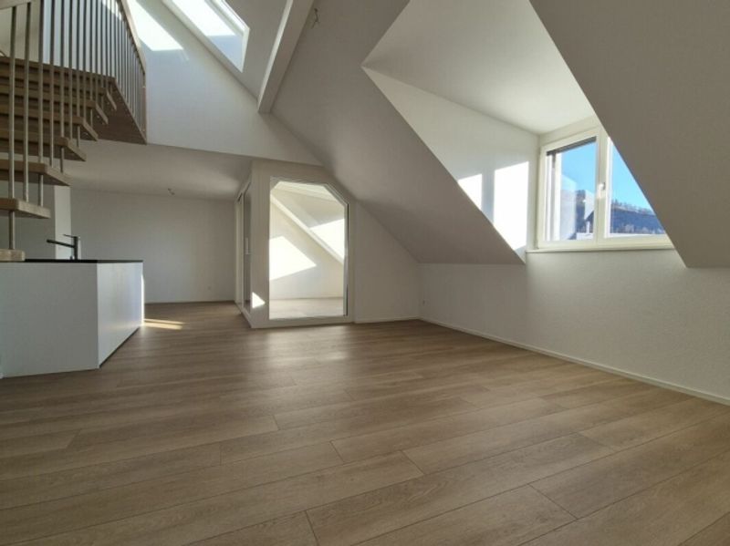 neuwertige 4.5-Zimmer-Maisonette-Wohnung mit Loggia an zentraler Lage in Mels - 3
