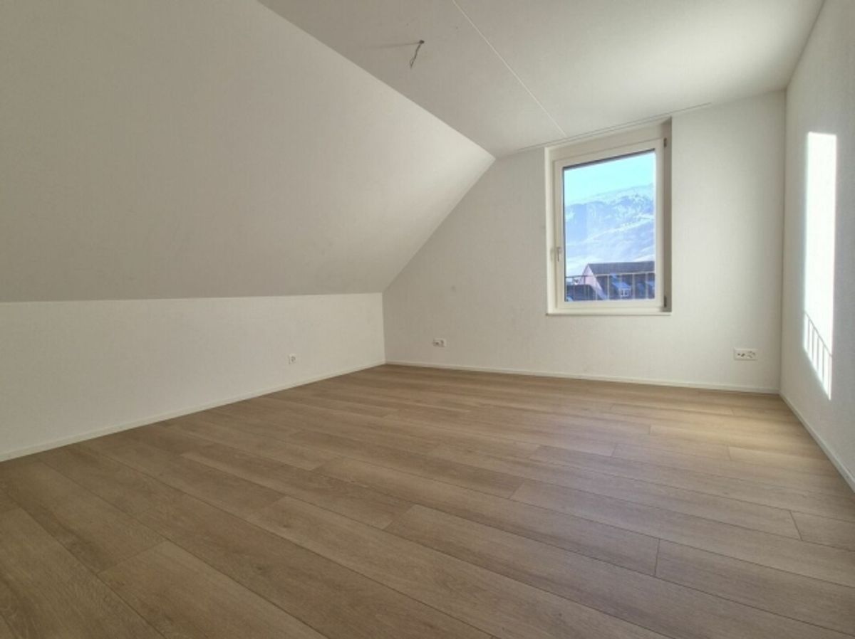 neuwertige 4.5-Zimmer-Maisonette-Wohnung mit Loggia an zentraler Lage in Mels - 5