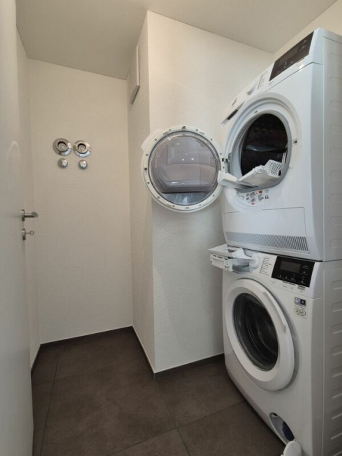 neuwertige 4.5-Zimmer-Maisonette-Wohnung mit Loggia an zentraler Lage in Mels - 9
