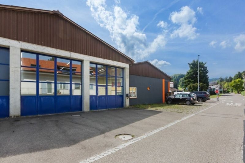 Sofort nutzbar - ausgebaute Gewerbehalle mit Aussenfläche - 7