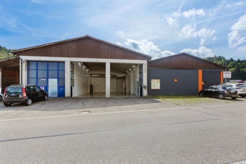 Sofort nutzbar - ausgebaute Gewerbehalle mit Aussenfläche - 8