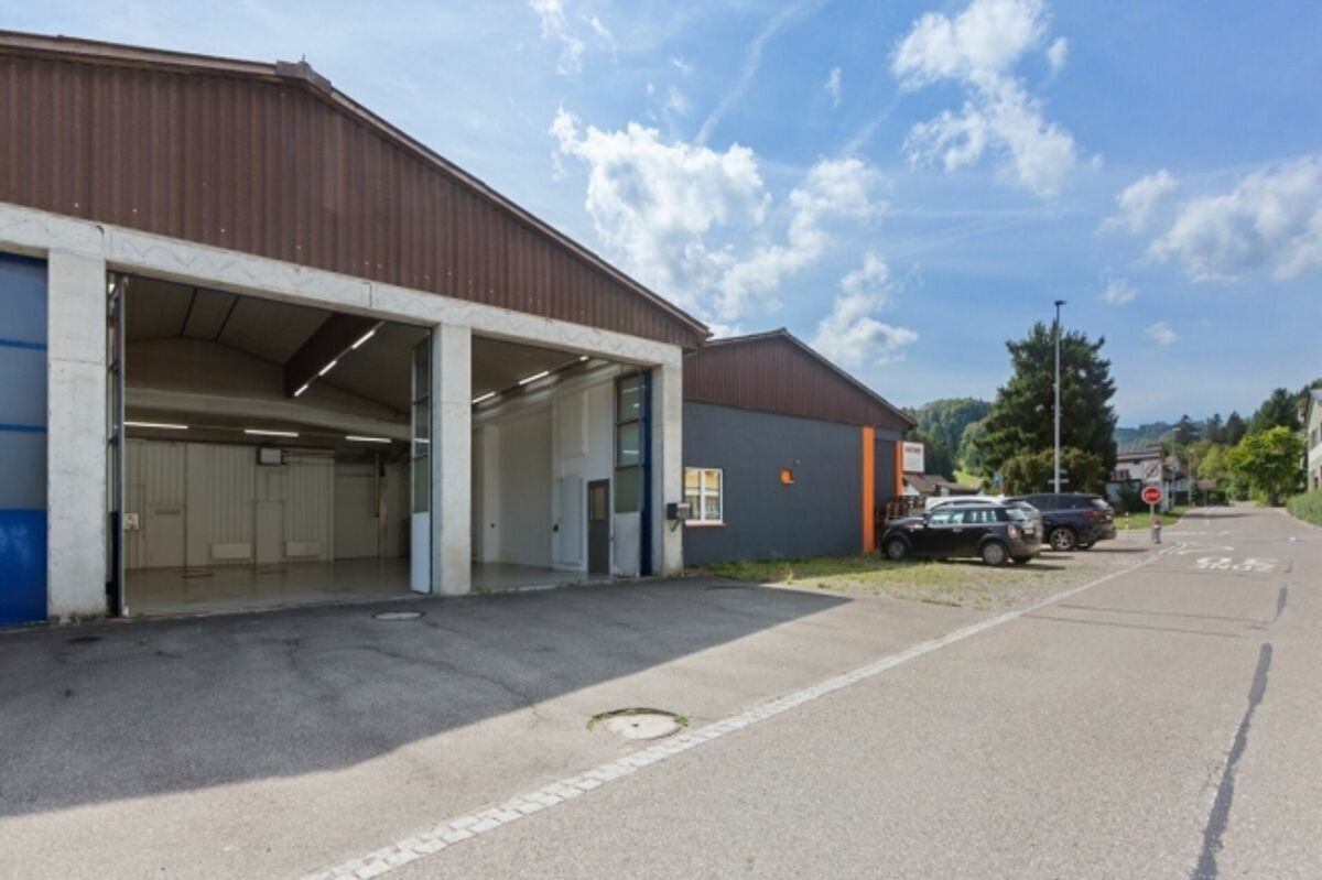 Sofort nutzbar - ausgebaute Gewerbehalle mit Aussenfläche - 1