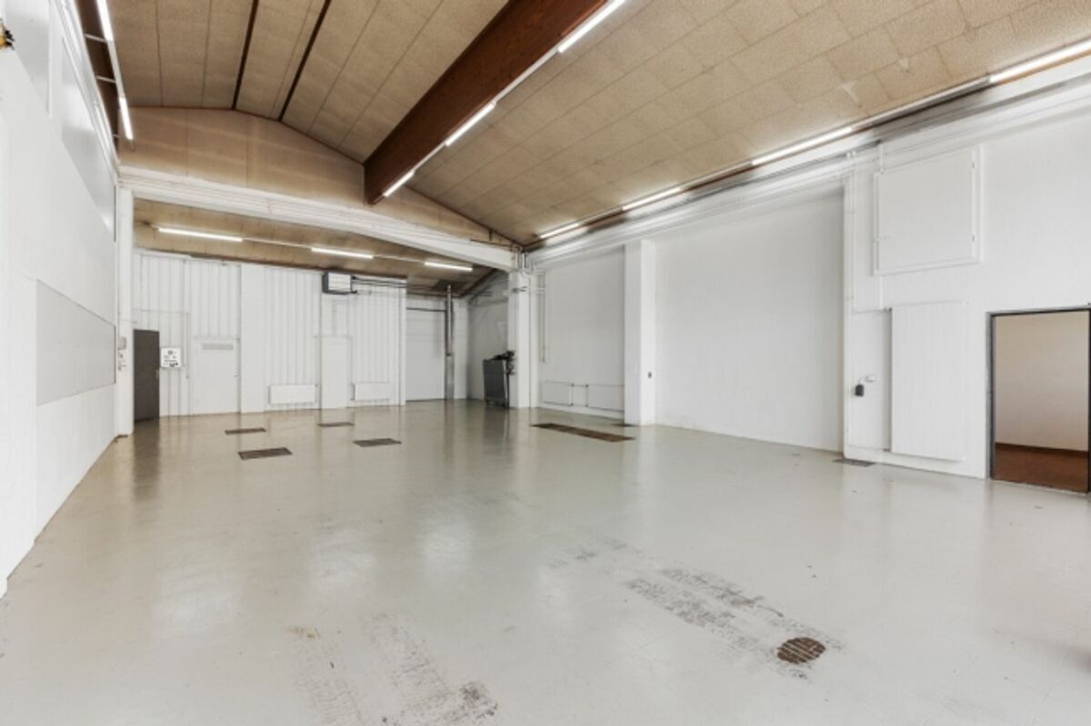 Sofort nutzbar - ausgebaute Gewerbehalle mit Aussenfläche - 4