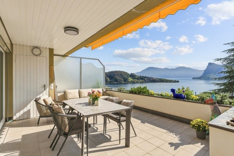 Exklusives Wohnerlebnis mit unverbaubarer Sicht auf See und Berge - 1