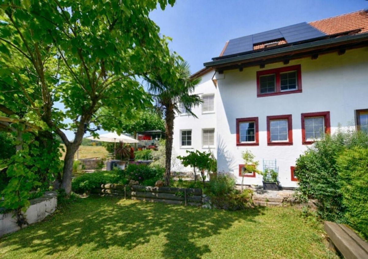 5.5-Zi. Bauernhausteil mit Scheune, viel Umschwung, Weit- und Seesicht - 0