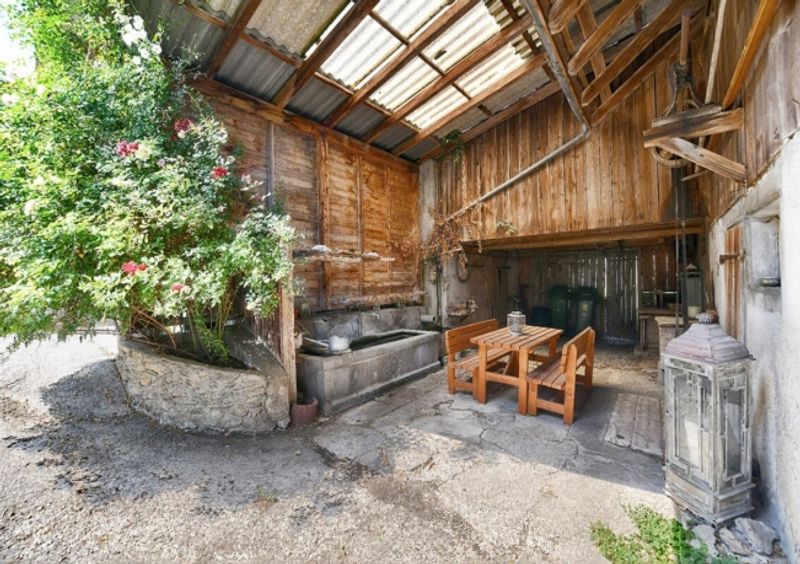 5.5-Zi. Bauernhausteil mit Scheune, viel Umschwung, Weit- und Seesicht - 14