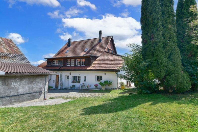 5.5-Zi. Bauernhausteil mit Scheune, viel Umschwung, Weit- und Seesicht - 15