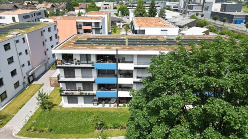 Neuwertige 2.5 Zimmer Sitzplatz Wohnung - 1