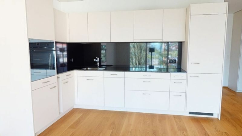 Neuwertige 2.5 Zimmer Sitzplatz Wohnung - 4