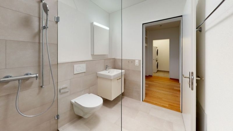 Neuwertige 2.5 Zimmer Sitzplatz Wohnung - 7