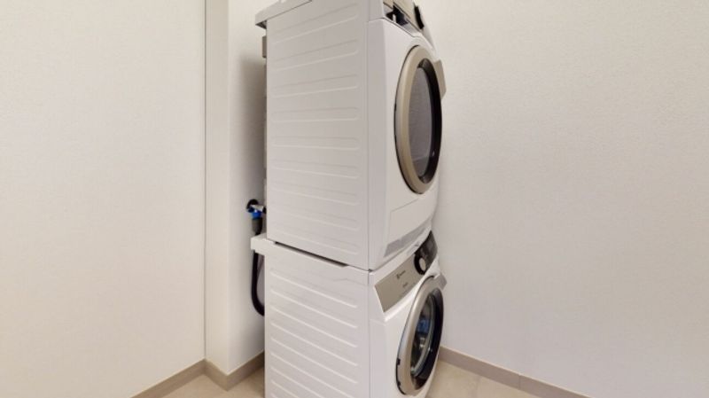 Neuwertige 2.5 Zimmer Sitzplatz Wohnung - 8