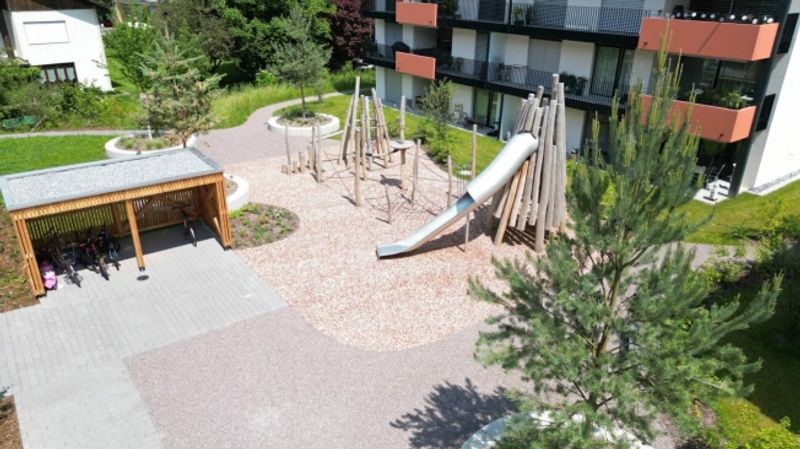 Neuwertige 2.5 Zimmer Sitzplatz Wohnung - 9