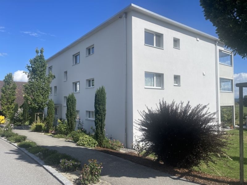 4½-Zi-Gartenwohnung - Wohnen mit Komfort und Weitsicht - 2