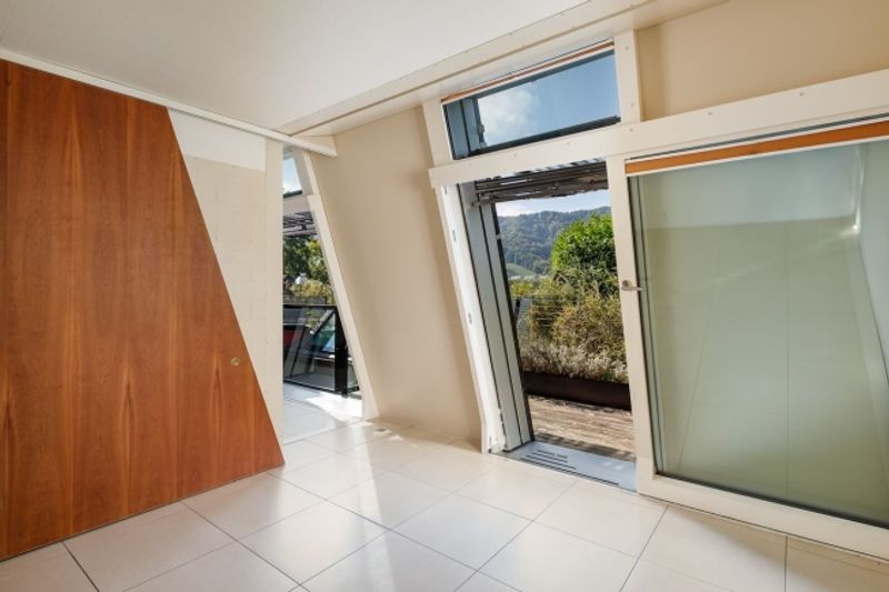 Grosse, moderne 6.5 Zimmer-Wohnung - 4
