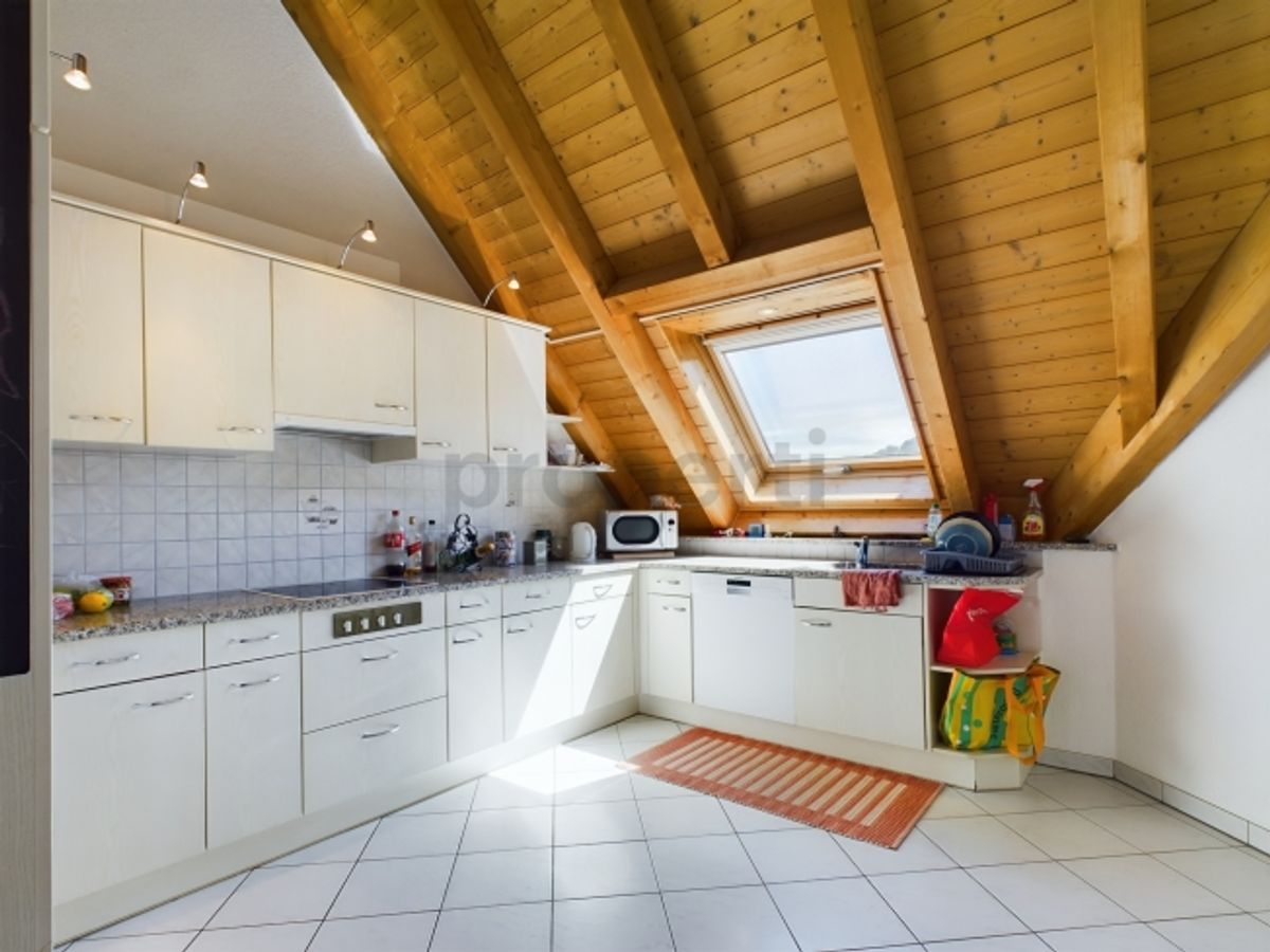 Grosszügige 5.5-Zimmer-Dachwohnung in Mels - 3