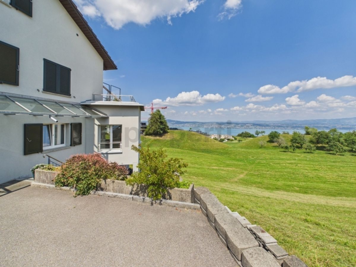 Hoch über dem Zürichsee mit unverbaubarem Seeblick - 0