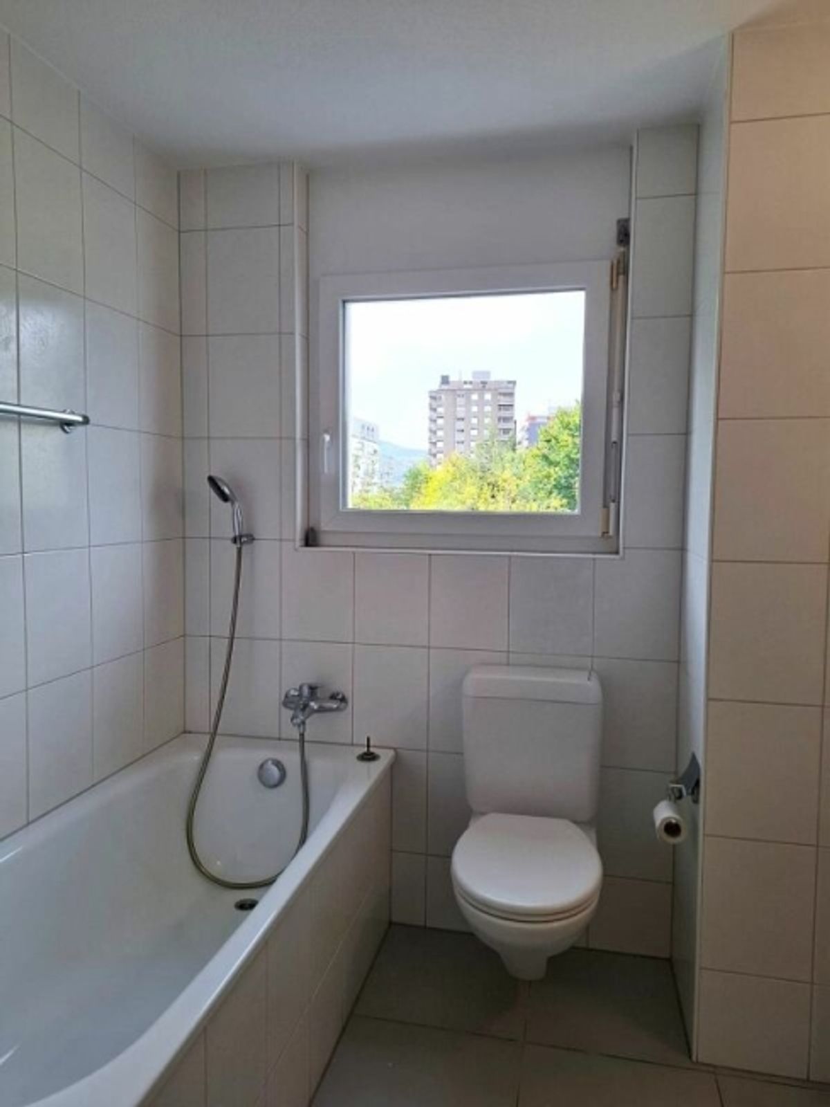 SCHÖNE WOHNUNG MIT GROSSEM BALKON - 10