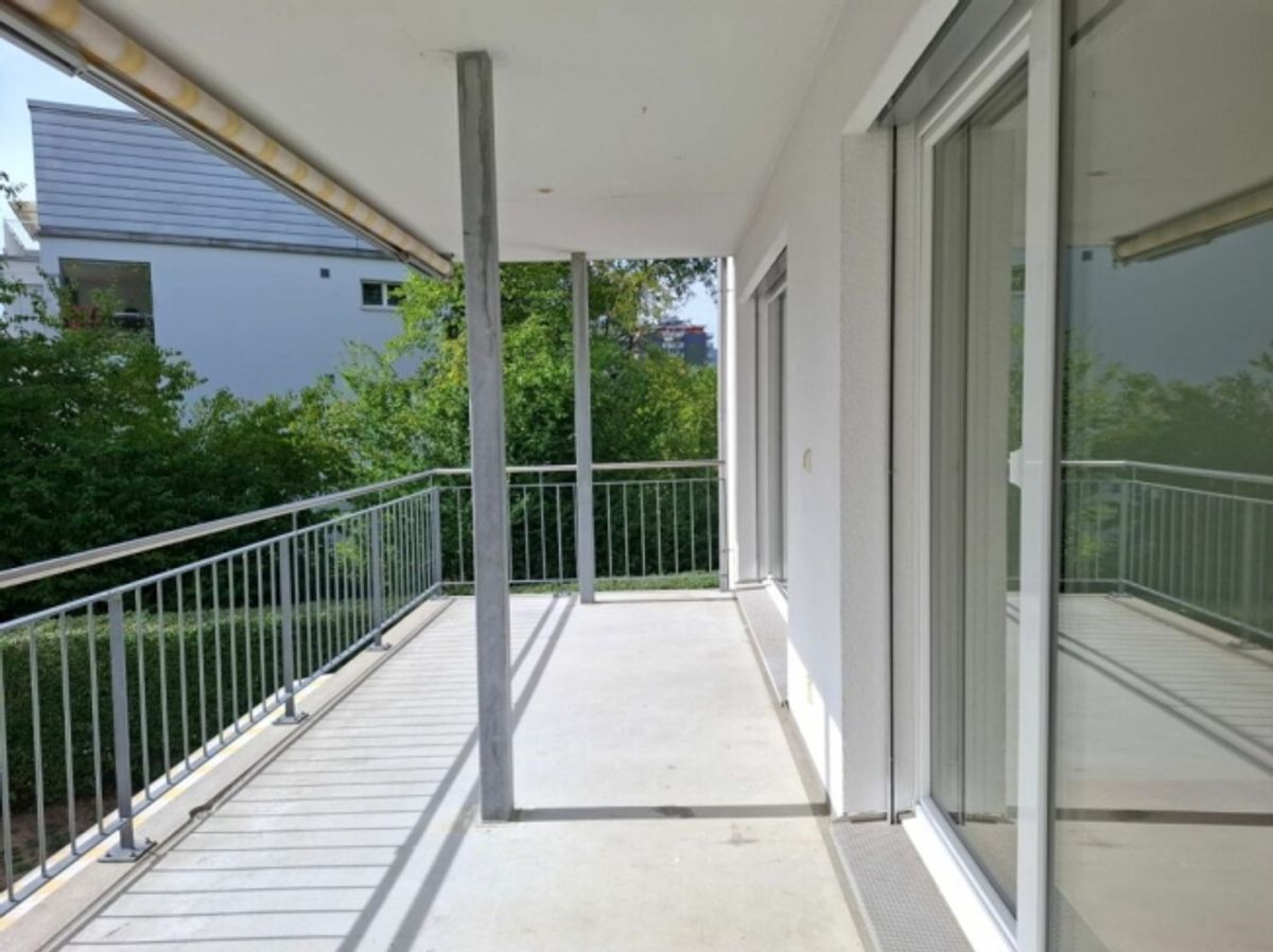 SCHÖNE WOHNUNG MIT GROSSEM BALKON - 0