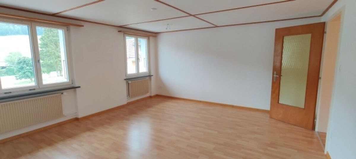 Schöne, helle 3.5 Zimmer Wohnung in Zweifamilienhaus - 1