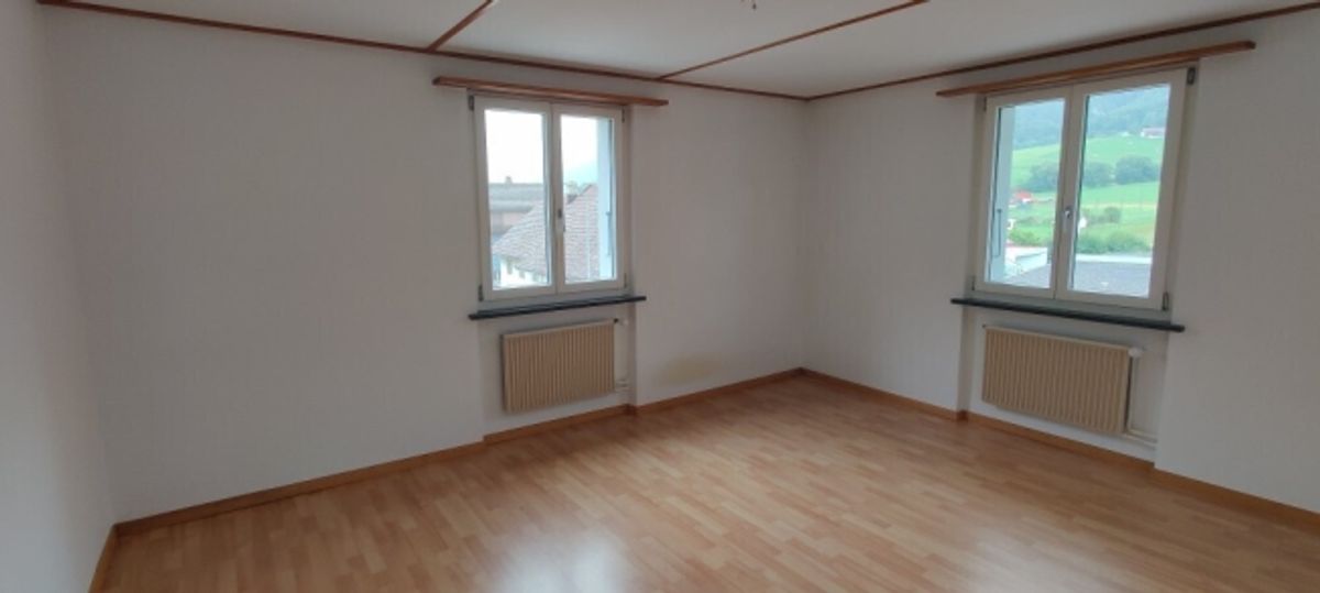 Schöne, helle 3.5 Zimmer Wohnung in Zweifamilienhaus - 6