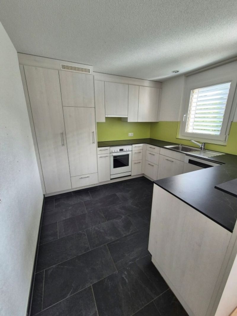 Moderne 4.5 Zimmerwohnung mit grosszügiger Terrasse - 1
