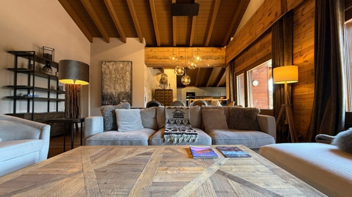 LOC 204 – PALM SPRINGS – ATTIQUE - 1