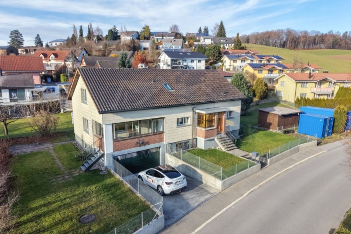 Ruhig gelegenes und helles 6-Zimmer-Einfamilienhaus in Ueberstorf - 0