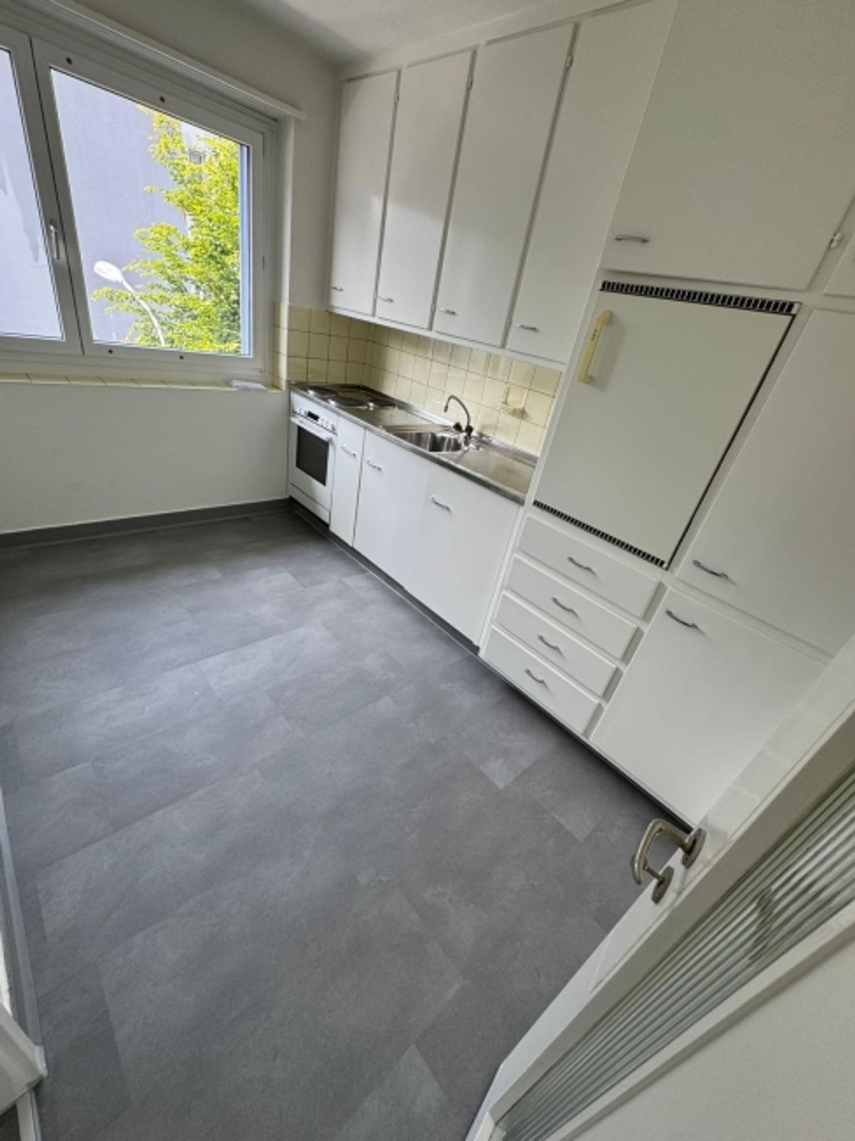 Befriste 3-ZWG im EG in 8048 Zürich bis 31.03.2027 zu vermieten - 1