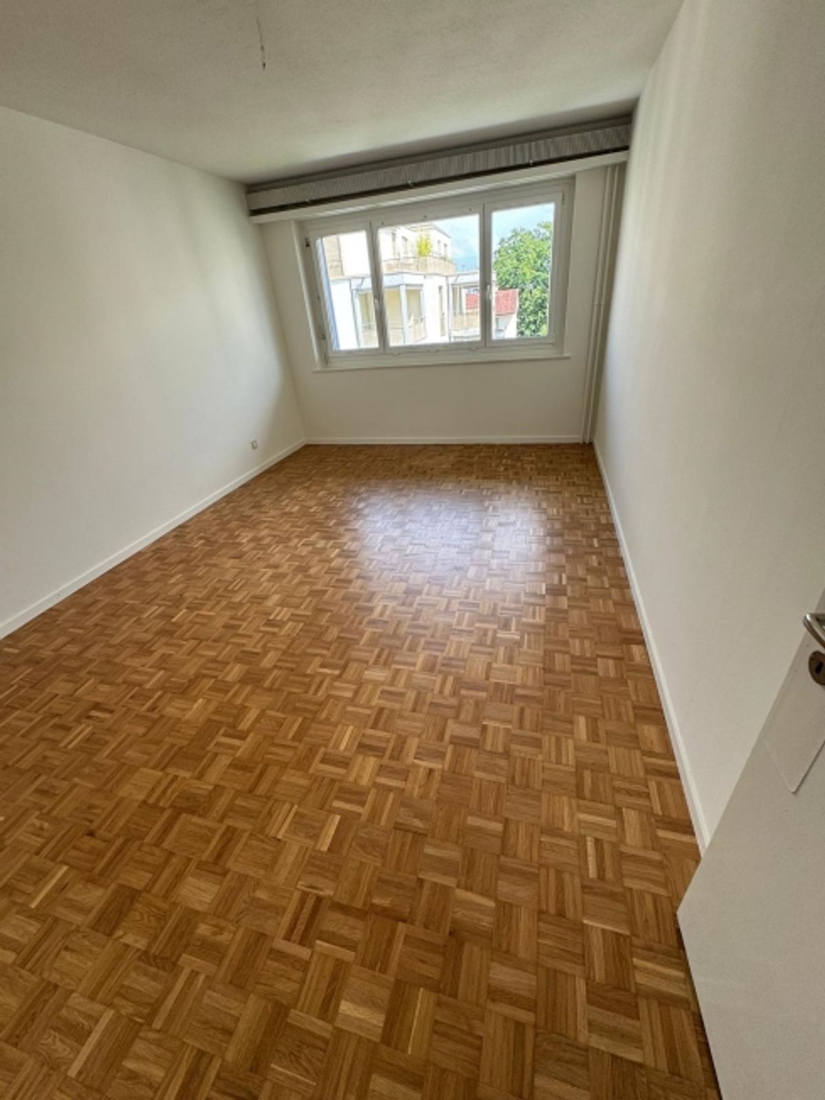 Befriste 3-ZWG im EG in 8048 Zürich bis 31.03.2027 zu vermieten - 3