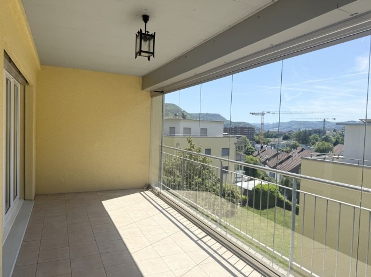 4.5-ZIMMERWOHNUNG MIT GROSSZÜGIGEM BALKON UND
VIELSEITIGEN NEBENRÄUMEN - 2