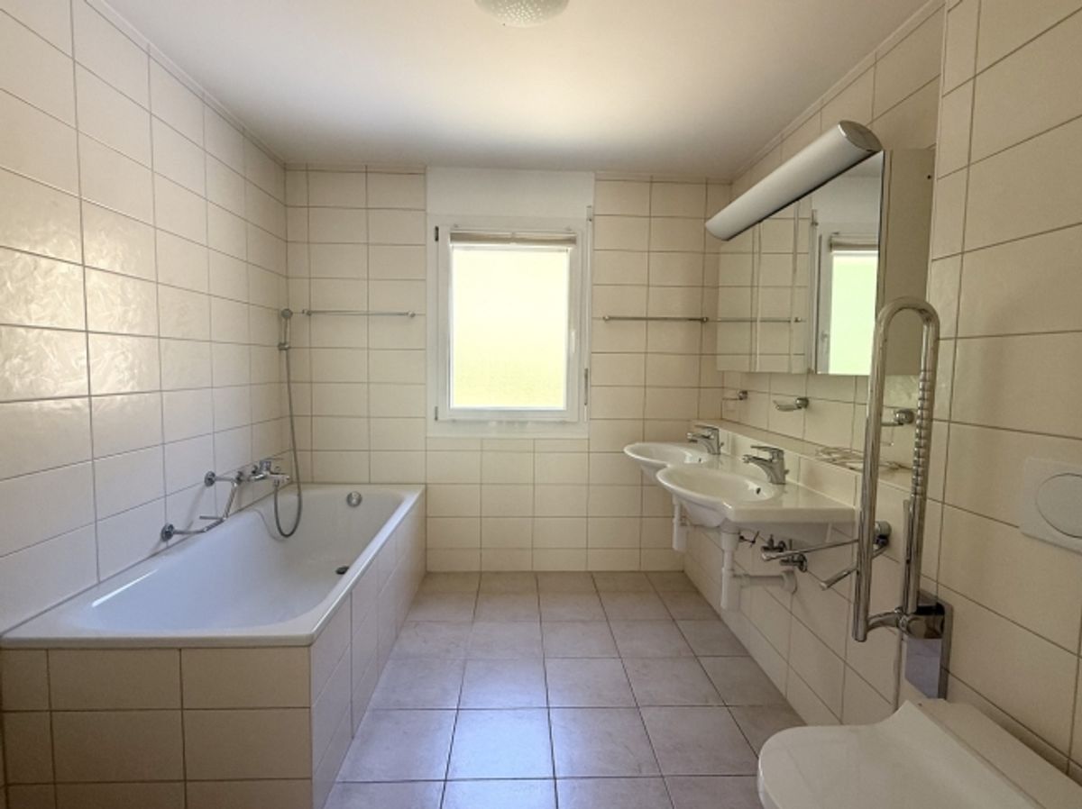 4.5-ZIMMERWOHNUNG MIT GROSSZÜGIGEM BALKON UND
VIELSEITIGEN NEBENRÄUMEN - 5