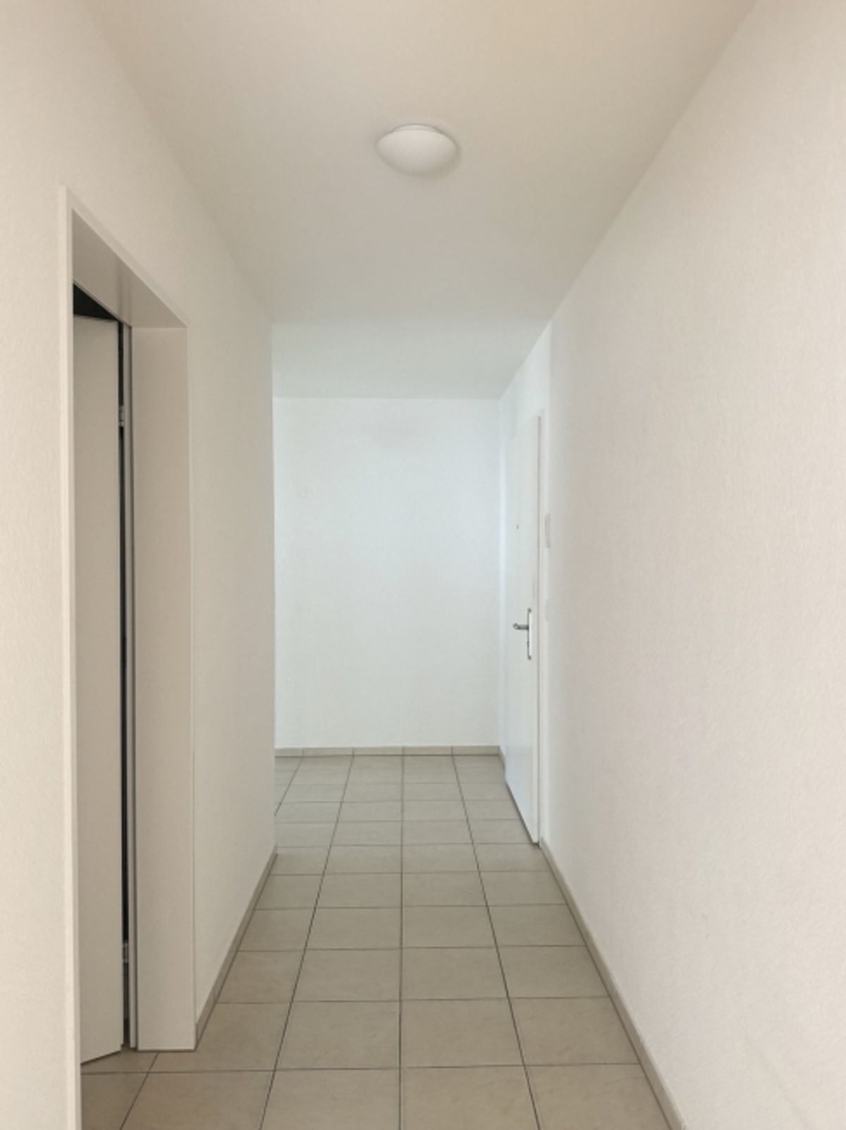 4.5-ZIMMERWOHNUNG MIT GROSSZÜGIGEM BALKON UND
VIELSEITIGEN NEBENRÄUMEN - 7