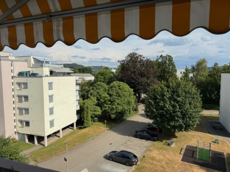 Neuwertige Wohnung (renoviert für CHF 115'000.-) mit Lift an ruhiger Lage - 2