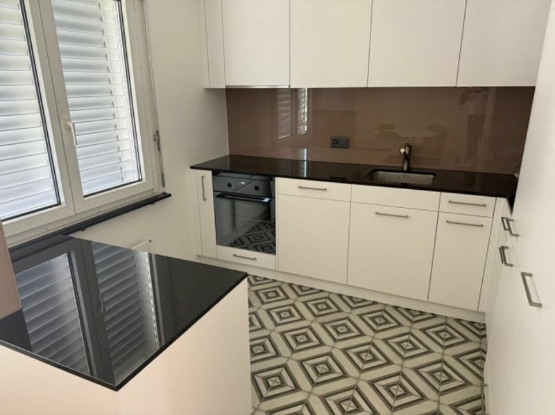 Neuwertige Wohnung (renoviert für CHF 115'000.-) mit Lift an ruhiger Lage - 3