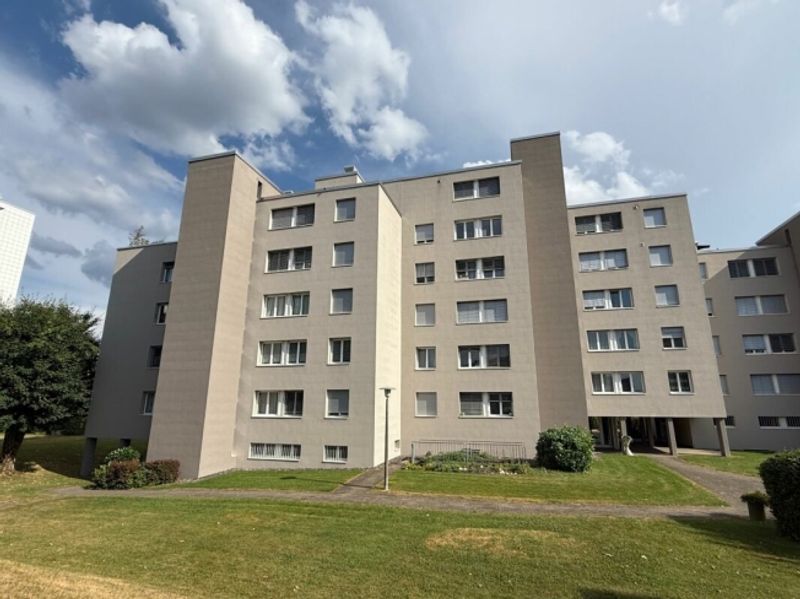 Neuwertige Wohnung (renoviert für CHF 115'000.-) mit Lift an ruhiger Lage - 5